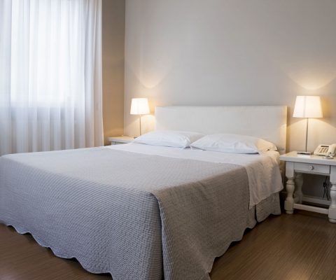 Hotel Positano double room bed
